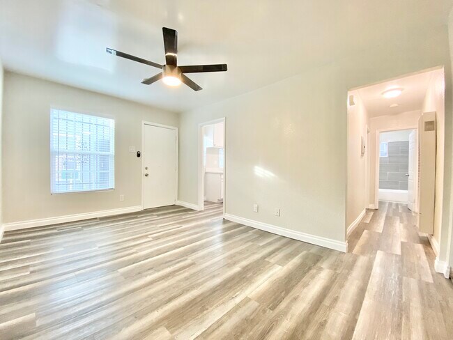 Foto del edificio - 847 W 84th St