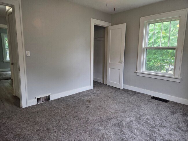 Foto del edificio - Lovely 3 BR, 1 BA home!