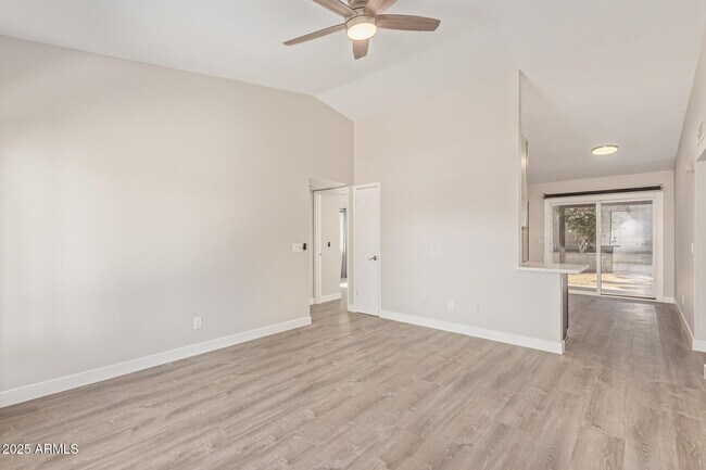 Foto del edificio - 502 E Sequoia Dr