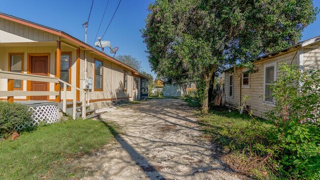 Building Photo - 211 Spaatz St