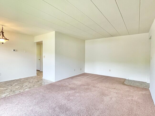 Building Photo - 12918 N Cresap St