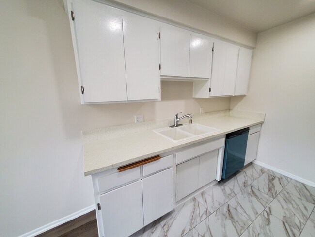 Foto del edificio - 8005 Waring Ave