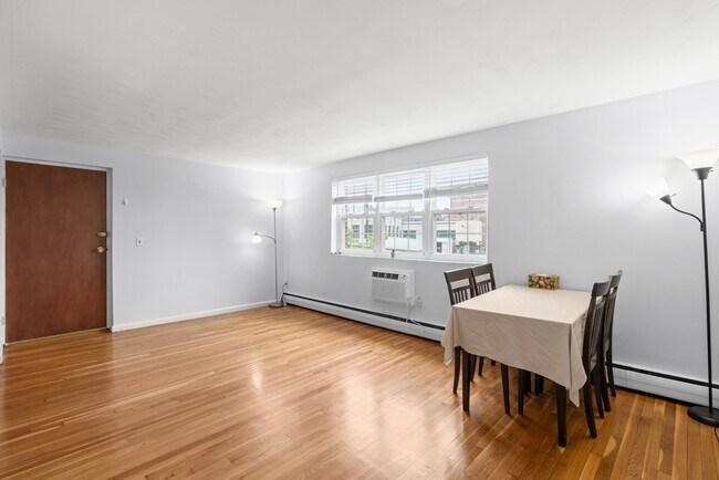 Building Photo - 59 Bynner St
