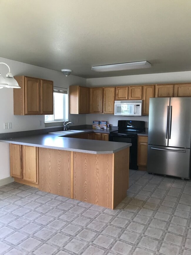 Building Photo - 132 Meadow Dr