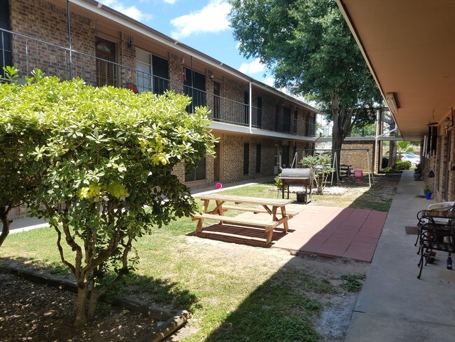 Foto del edificio - Greenbriar Apartments