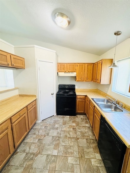 Photo - 825 Denmark Dr House