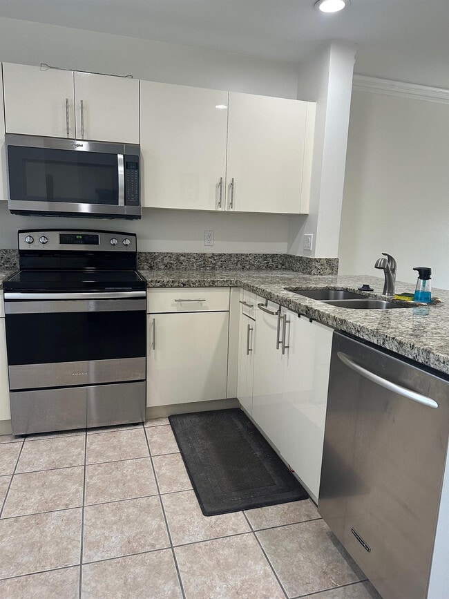 Foto del edificio - 20824 NW 3rd Ct