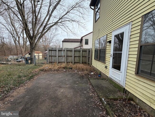 Foto del edificio - 120 Redwood Dr