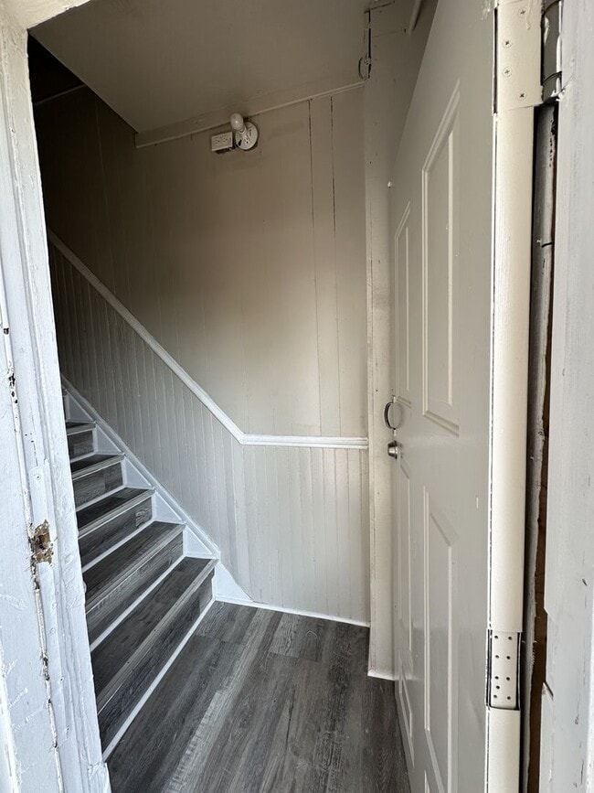 Building Photo - 38 Peck St