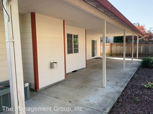 Building Photo - 4 br, 2.5 bath House - 16302 NE 13th Street