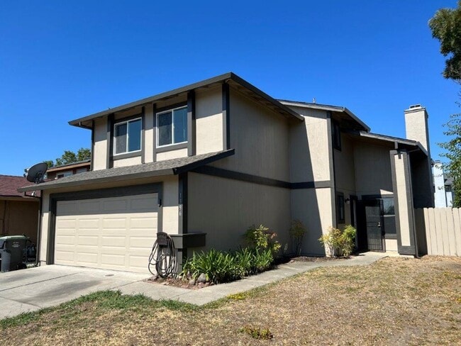 Building Photo - Updated 3 Bedroom 2.5 Bath 2 Story Fairfie...