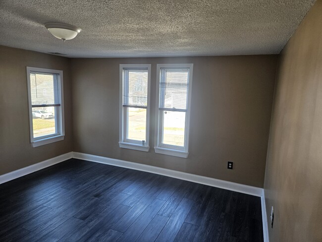 Building Photo - 42 Clinton St