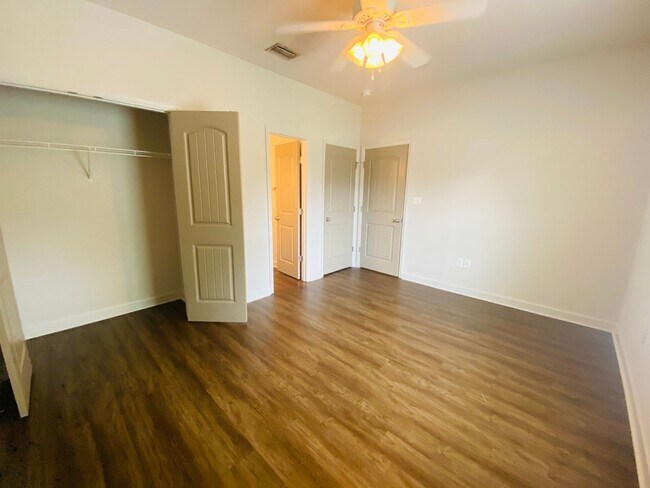 Building Photo - Baytree Court
