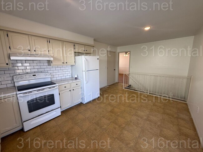 Building Photo - 3113-3115 S Bunker