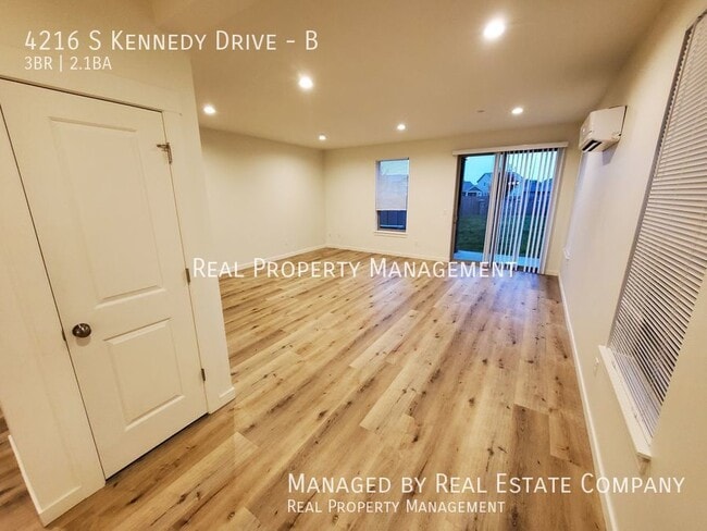 Building Photo - 4216 S Kennedy Dr