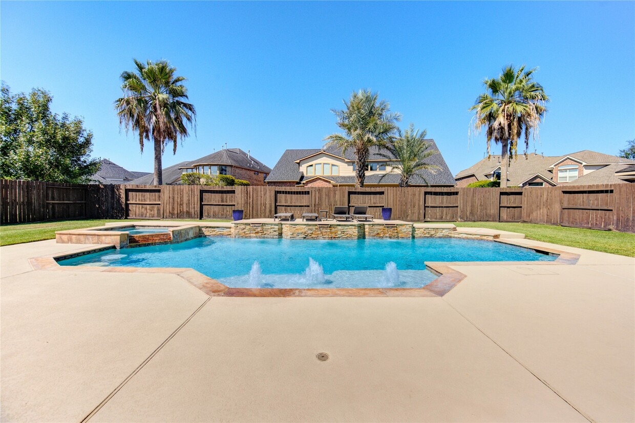 Primary Photo - 28318 Wild Mustang Ln