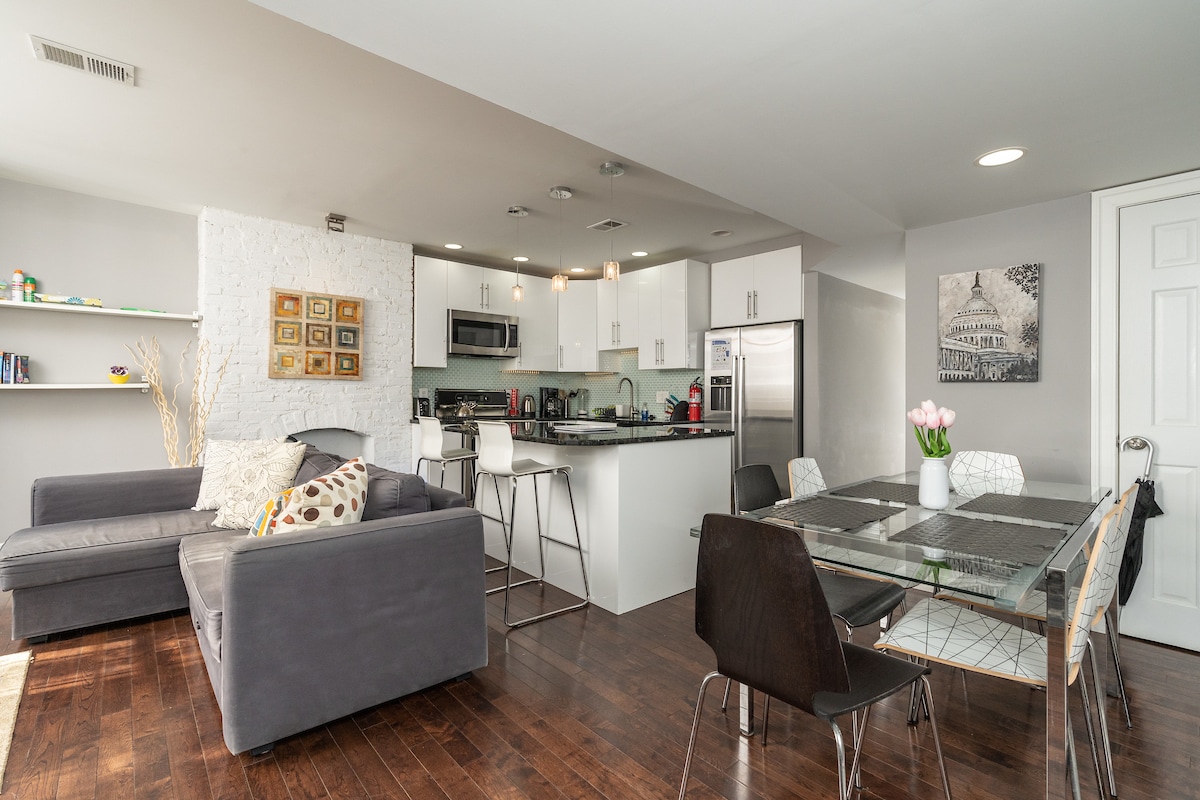 living area and kitchen - 403 P St NW (Washington, DC)