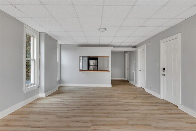 Foto del edificio - "Spacious 3-Bedroom Gem at 57 1/2 Saratoga...