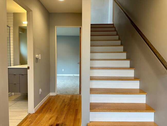 Foto del edificio - 2 bed Ballard Townhouse with everything.