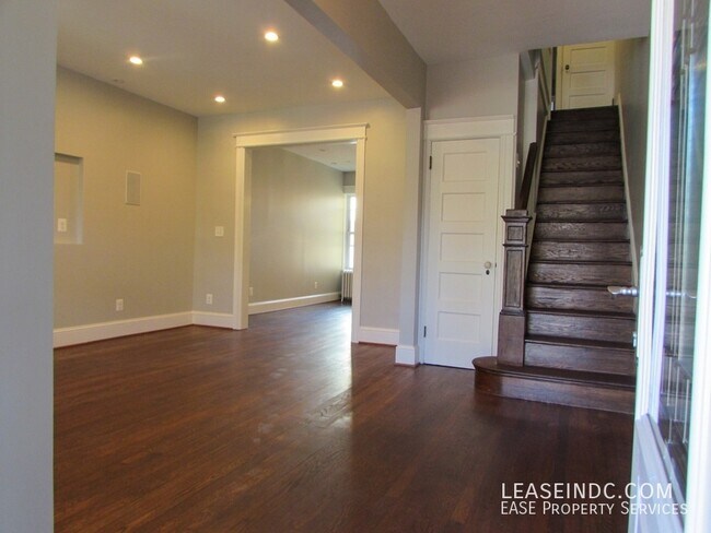 Foto del edificio - 3815 13th St NW
