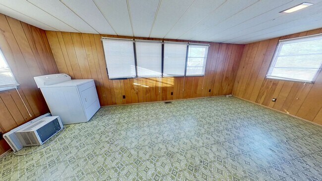 Foto del edificio - Quiet Living in This Private 2-Bedroom Mobile Home