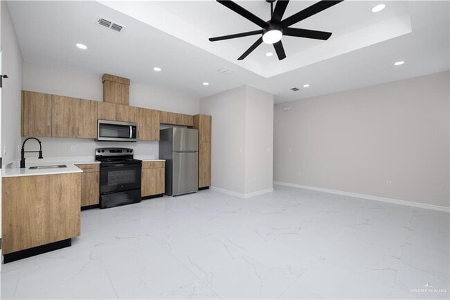 Building Photo - 7 7th St