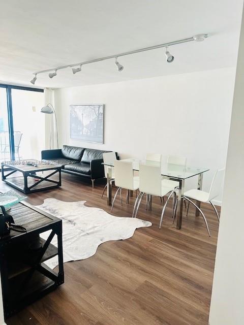 Building Photo - 2625 Collins Ave