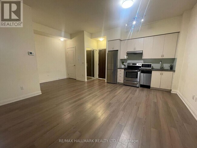 Photo du bâtiment - 8763 Bayview Ave