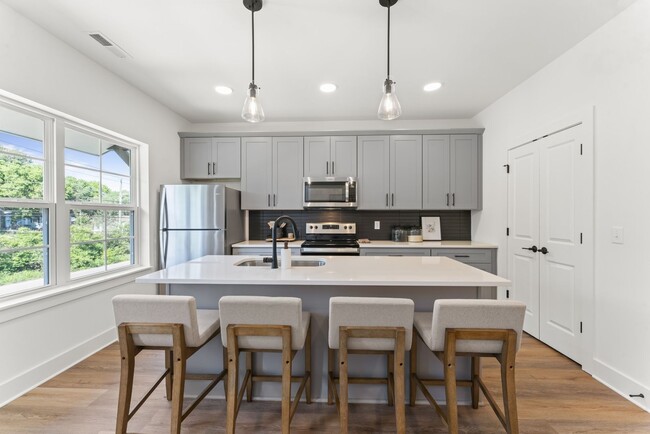 Building Photo - Madison townhome for rent. 3 bed/3.5 bath ...