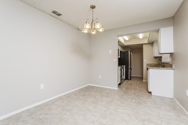 Foto del edificio - 836 Cinnamon Dr