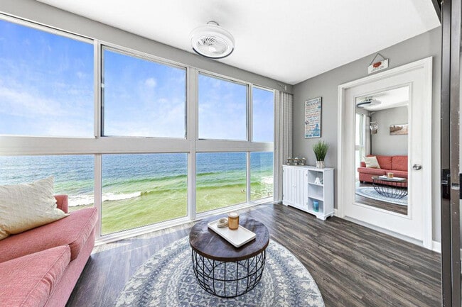 Foto del edificio - 1007 W Beach Blvd