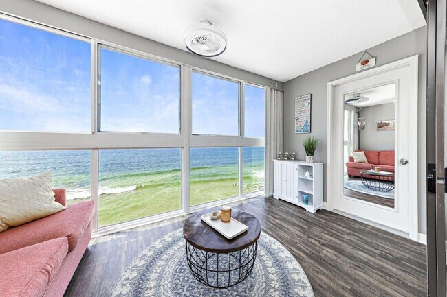 Foto del edificio - 1007 W Beach Blvd