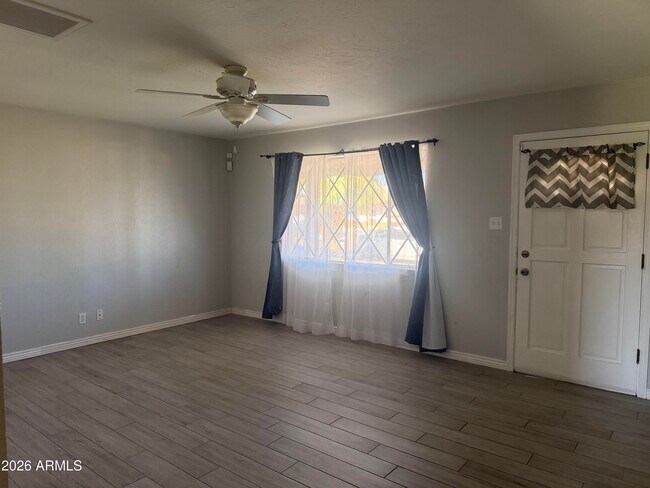 Foto del edificio - 6943 E Latham St