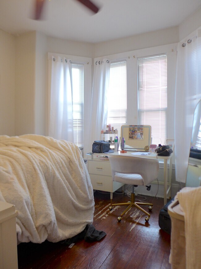 Foto del edificio - 24 Dell Ave