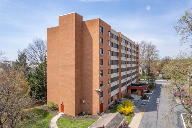 Foto del edificio - The Tower at Falling Spring-62+