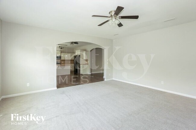 Building Photo - 303 Whispering Hills Dr