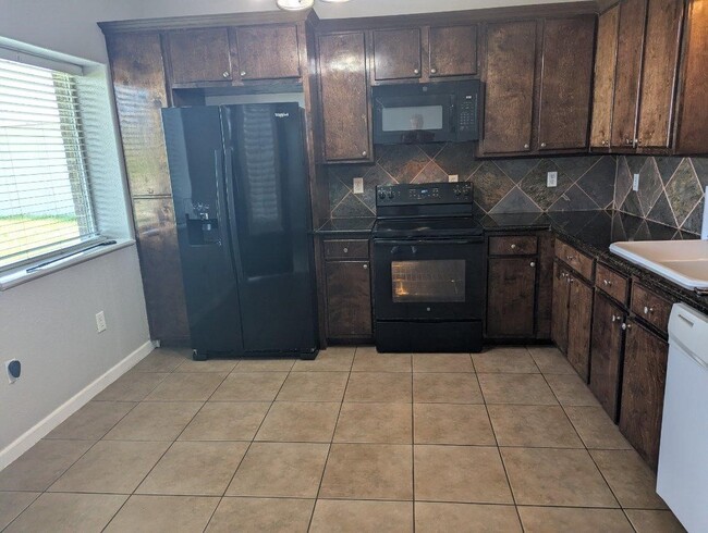 Foto del edificio - 6500 S Farm-to-Market 565 Rd