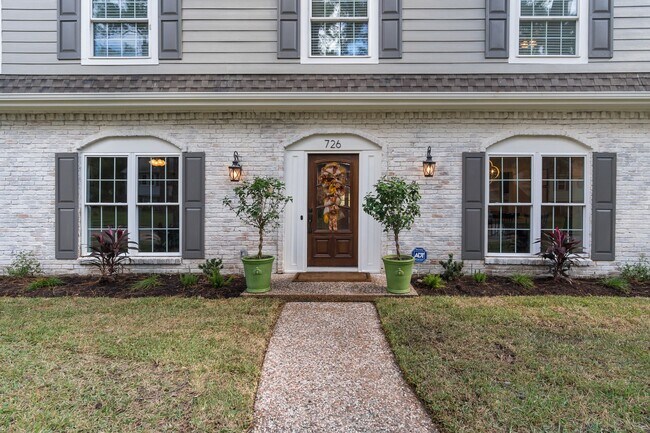 Foto del edificio - 726 Thistlewood Dr