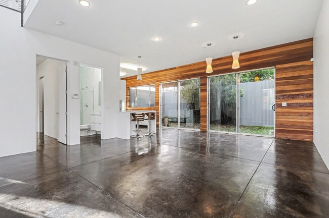 Foto del edificio - 3425 Louise St