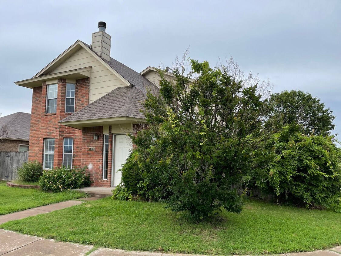 Foto principal - 4 bedroom home for rent in Moore near 19th...