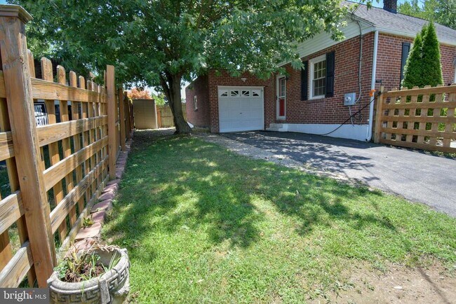 Building Photo - 200 Garrett Rd