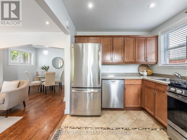 Building Photo - 67 Glenburn Ave