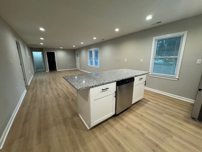 Building Photo - 4 Bed, 2.5 Bath with Park Access in the perfect location in Nicholasville! Stainless Steel Applia...