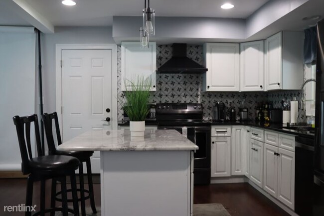 Building Photo - 3 br, 4 bath House - 1102 Stafore Dr