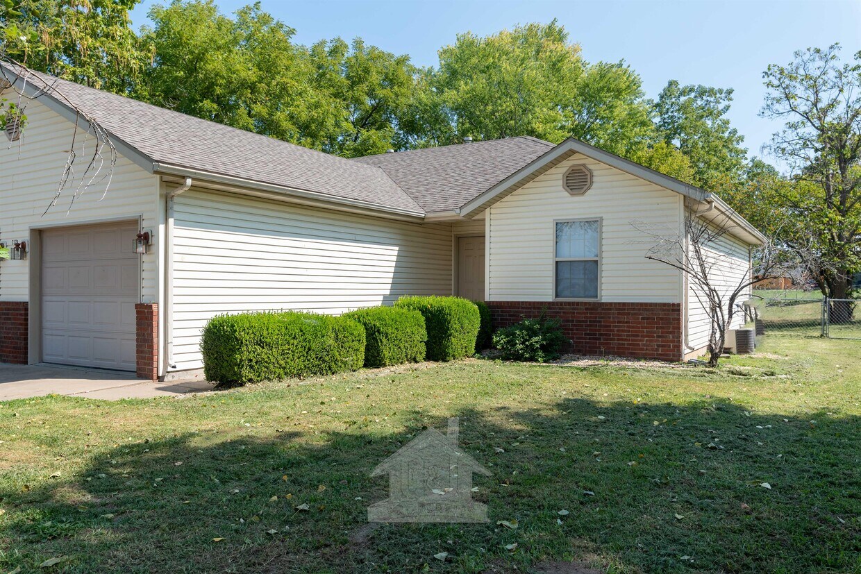 212 Beatie St, Rogersville, MO 65742 House Rental in Rogersville, MO