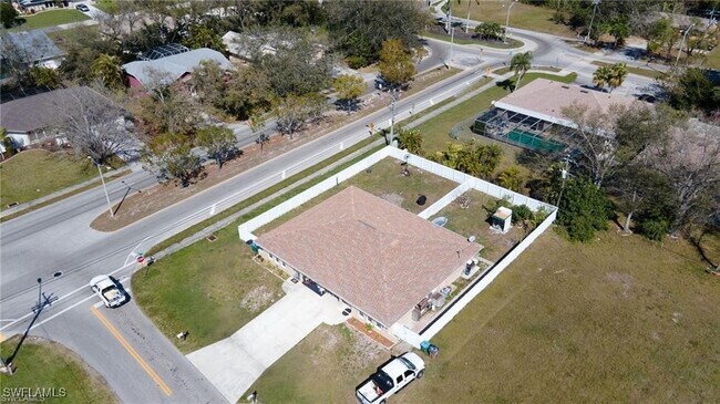 Foto del edificio - 903 SE 23rd Pl