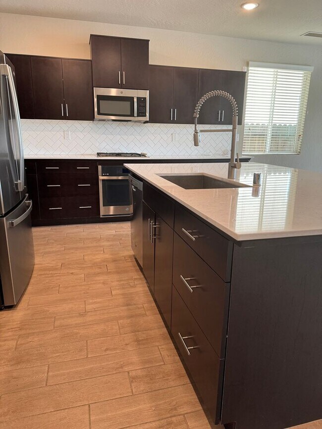 Foto del edificio - 3321 San Marino Ave.   (Ashlan & Highland)