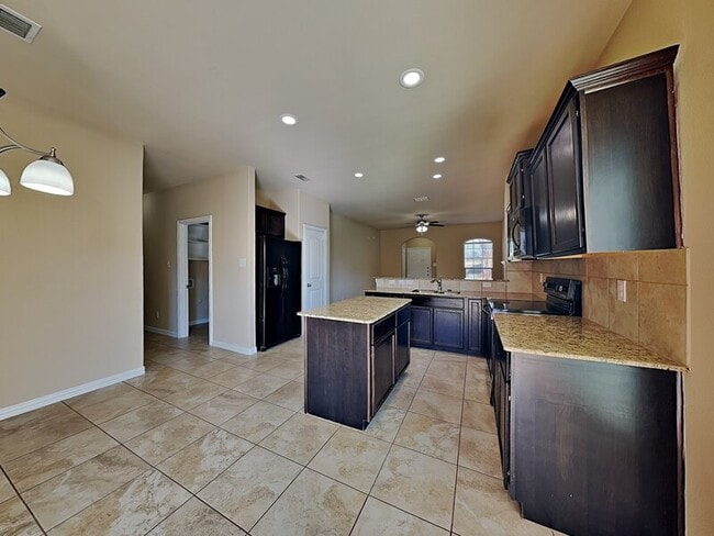 Foto del edificio - 611 Jennie Marie Cir