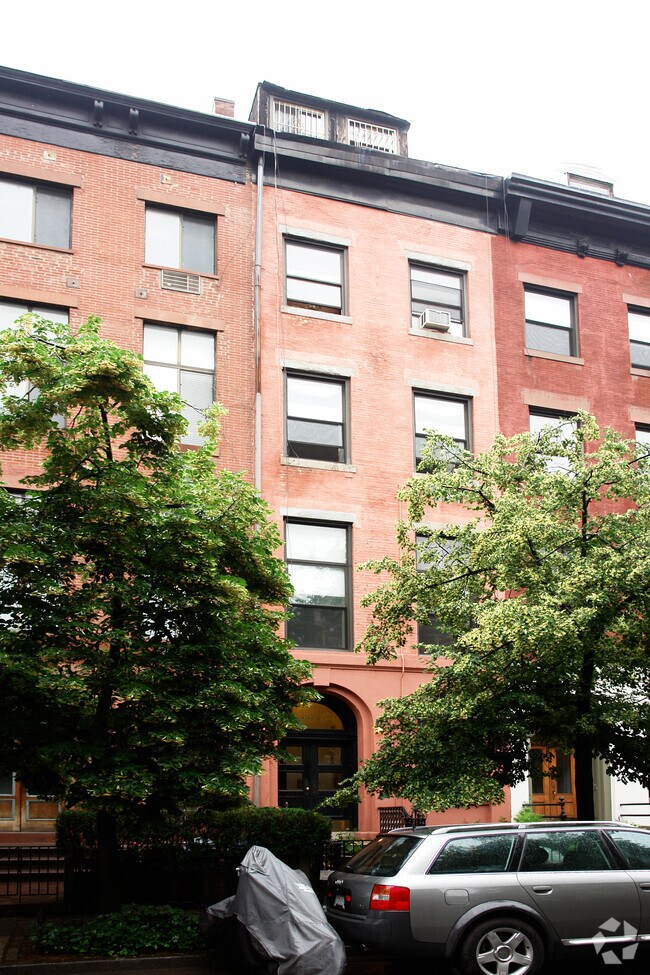 Foto del edificio - 421 W 22nd St