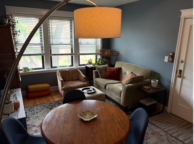 Foto del edificio - 2719 W Wellington Ave
